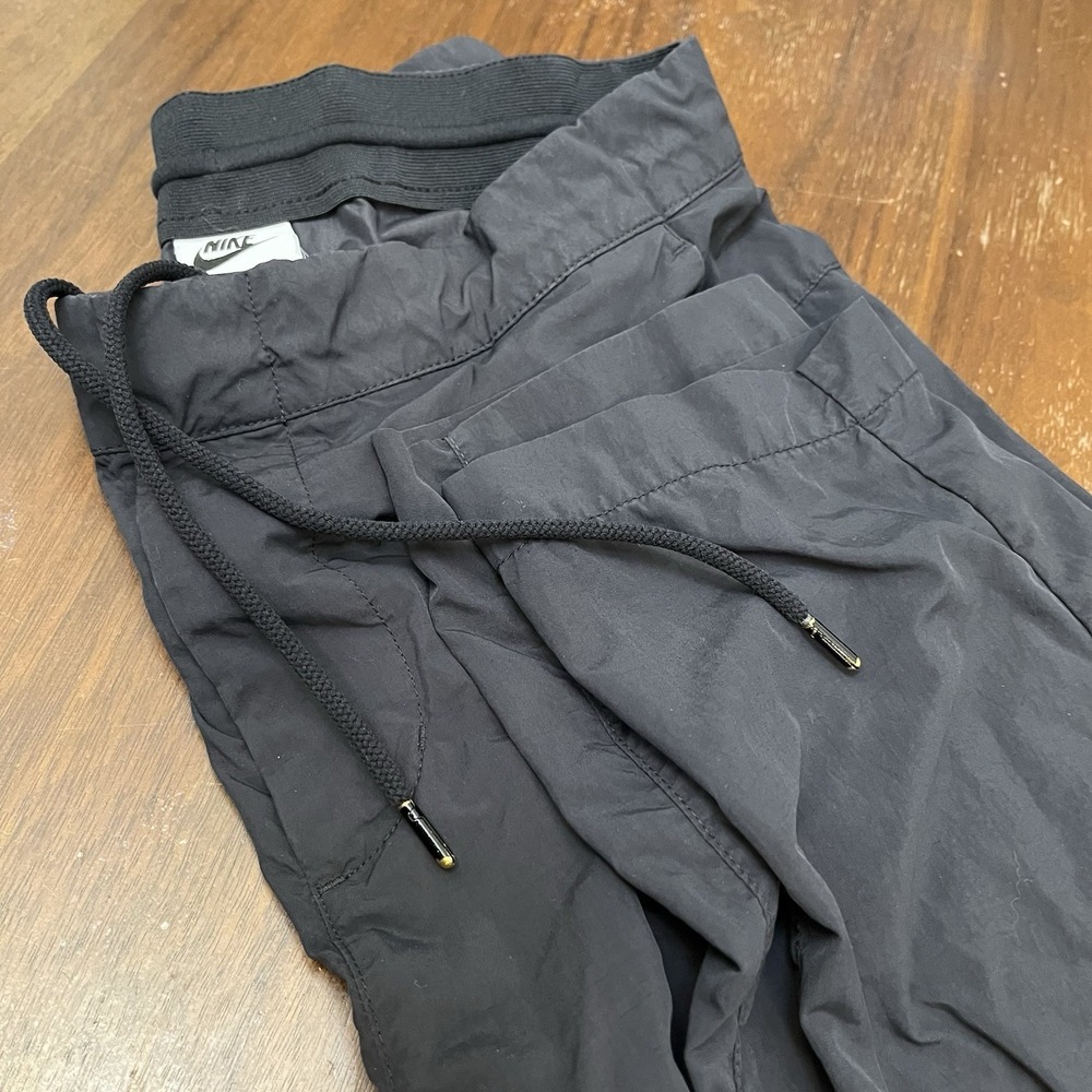 Nike Nylon Joggers Men's 30 Black Tapered Drawstring Athleisure DM6681-010
